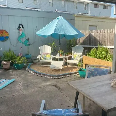 Beach Blanket Bungalow - A Wonderful Townhome Near The Beach Galveston Exterior foto