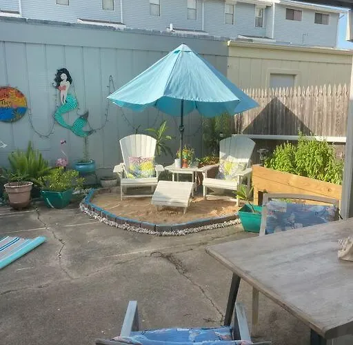 Beach Blanket Bungalow - A Wonderful Townhome Near The Beach